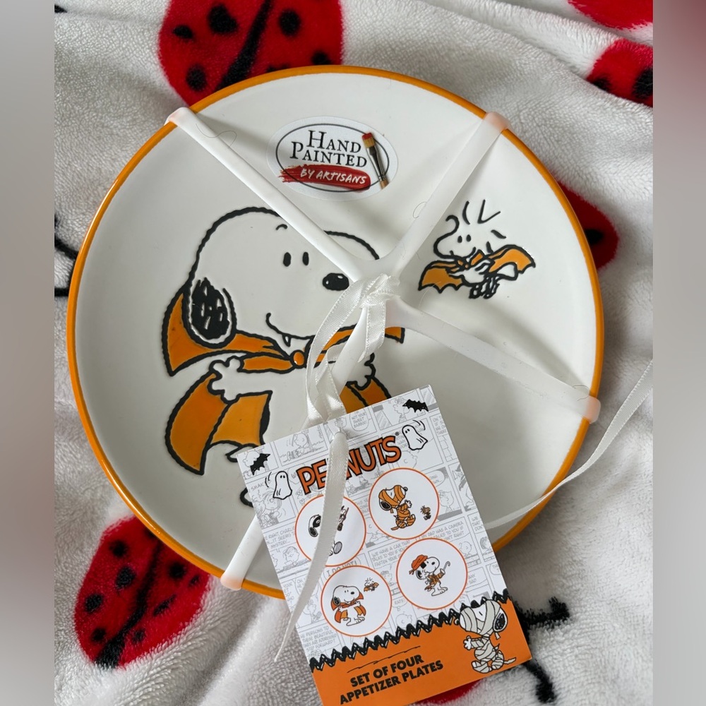 Peanuts Snoopy Halloween Vampire Pirate Mummy Appetizer Plates 6” Set of 4 NWT - Picture 5 of 8